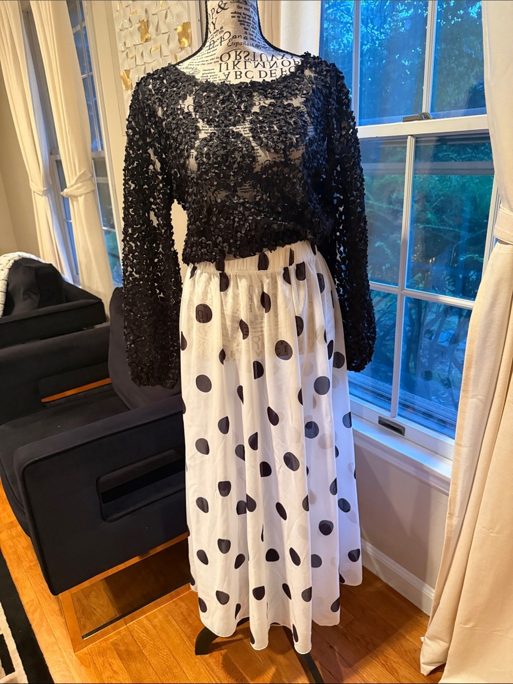 CHOKLATE PARIS Black Floral Appliqué Sheer Sleeve Top